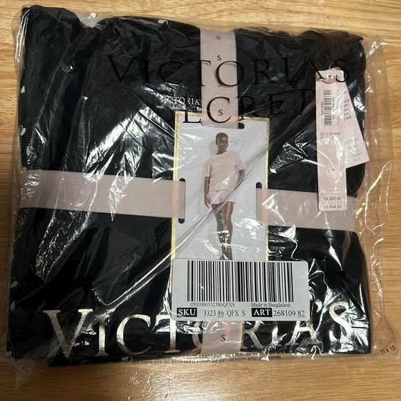 VS in black hearts pajamas - Picture 5 of 6